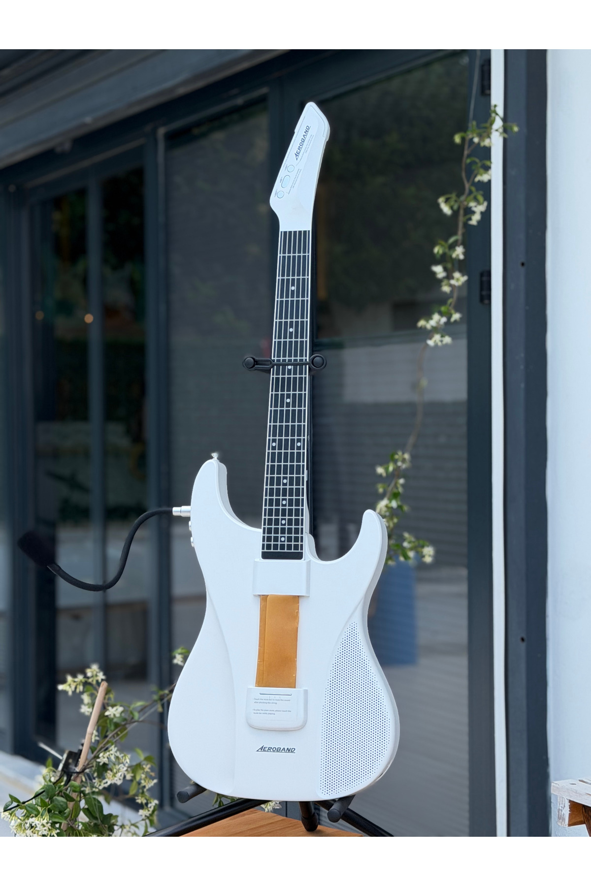 AEROBAND Smart Guitar - Beyaz Set - Akustik, Elektro ve Bas Gitar Bir Arada - Mikrofonlu